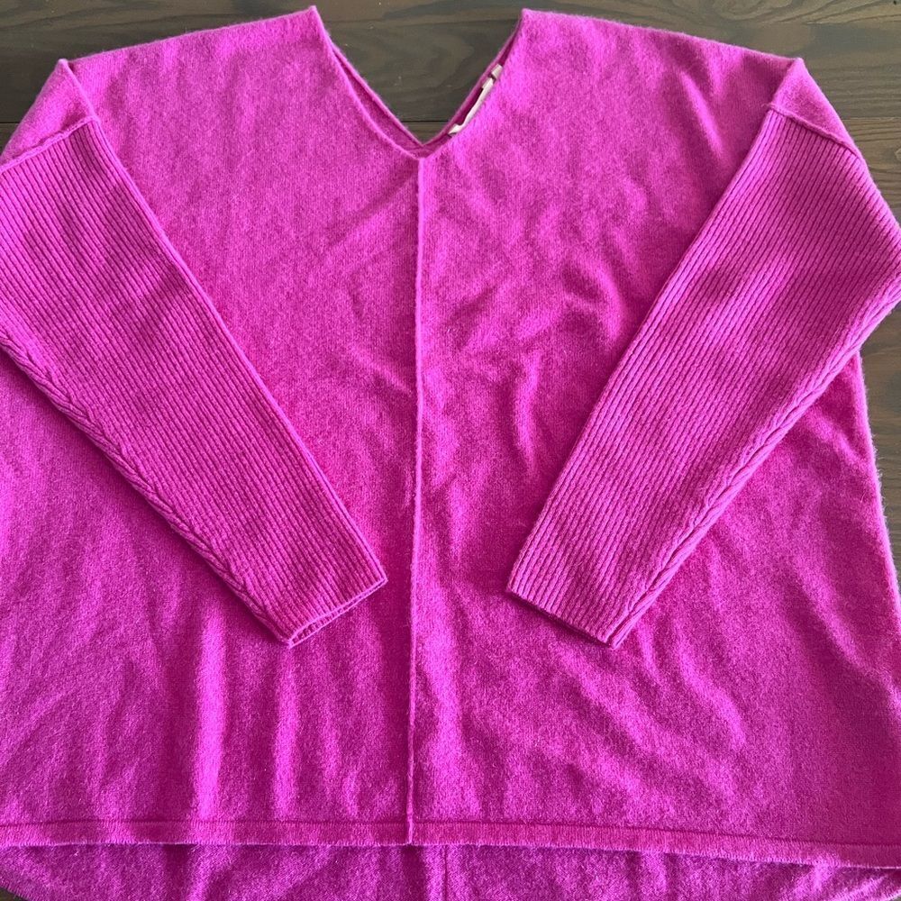 Soft Surroundings Fuchsia V-Neck 100% Cashmere Sweater
Size L